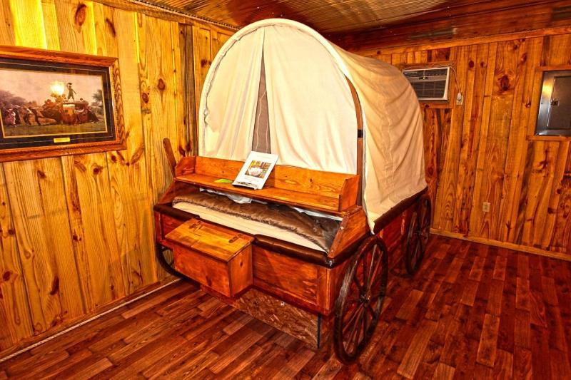 Diamonds Old West Hotel Murfreesboro Ngoại thất bức ảnh